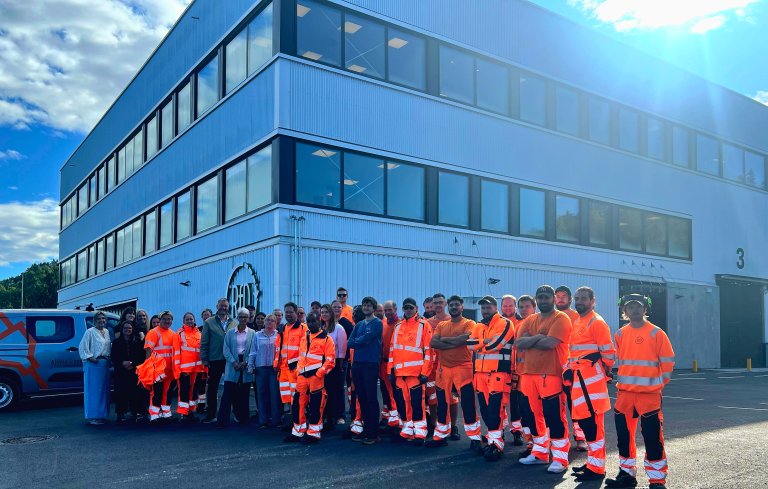 Nytt bygg Mile med folk 9sept26 2.jpeg