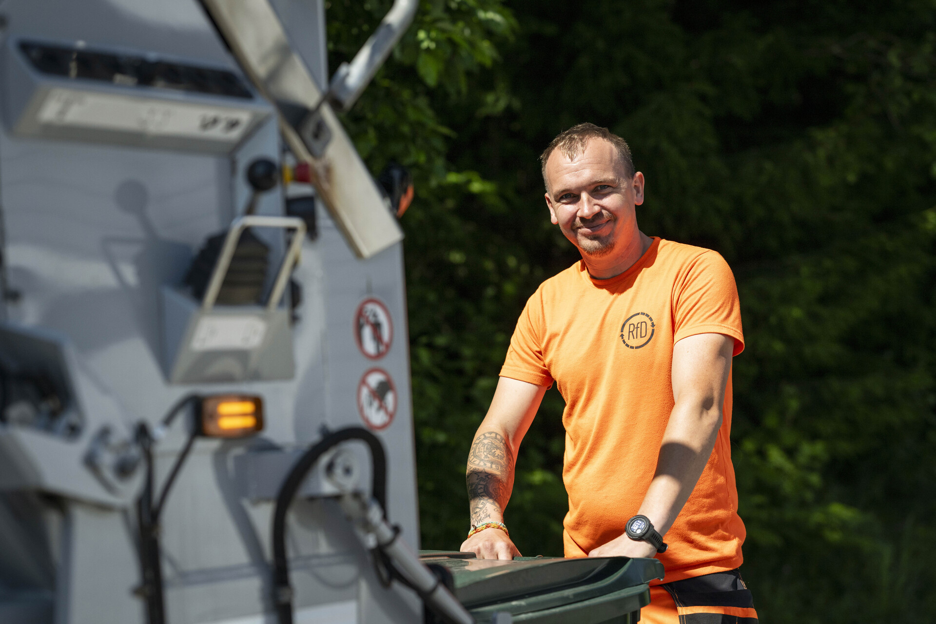 Renovatør som smiler